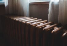 V srpnu je nejvyšší čas začít řešit výměnu kotle. Podzimní termíny bývají plné Foto: Pexels/Erik Mclean